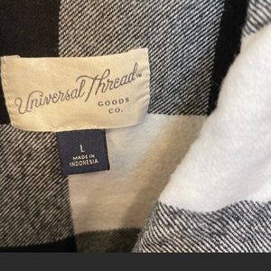 Flannel/ size large